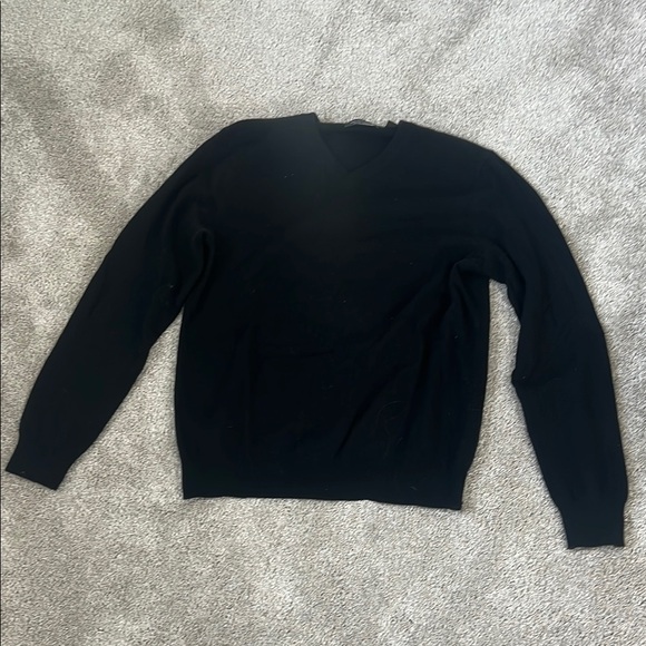 Black Saks Fifth Avenue Cashmere Sweater - Picture 1 of 3